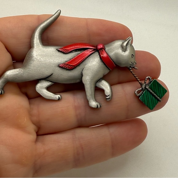 Vintage JJ Jonette Christmas Cat Thief Present Silver Tone Brooch Pin Signed - Picture 6 of 9
